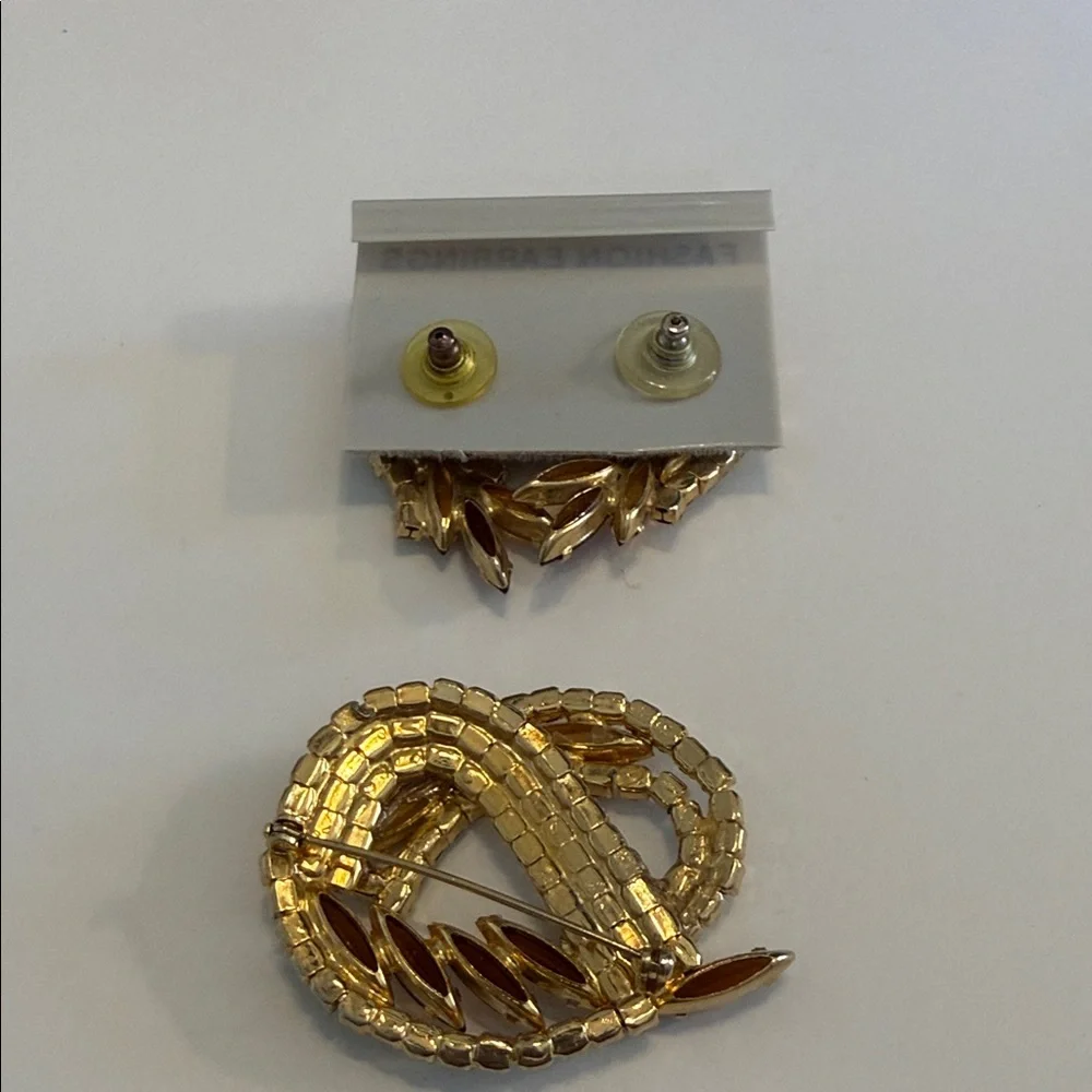 Elegant Gold and Brown Fashion Earrings and Brooch Set (set of 3) - Picture 2 of 6